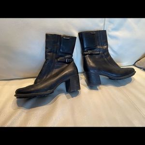 Thinsulate winter boots genuine leather black size 6